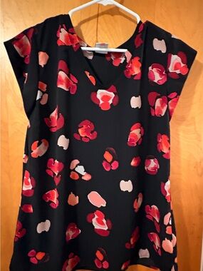 Black Floral V-Neck Short Sleeve Blouse - Red & Pink Print
